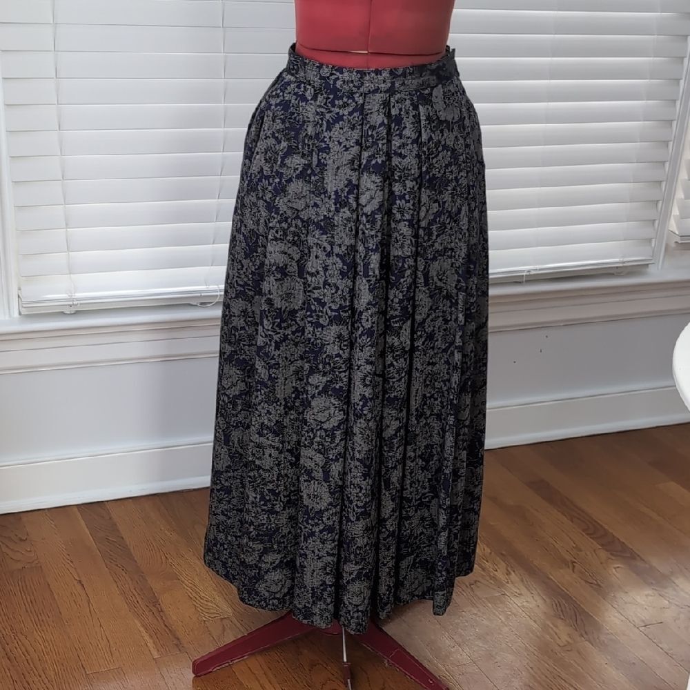 Vintage Whimsy Goth Floral Pleated Maxi Skirt with Pockets Cottagecore Victorian